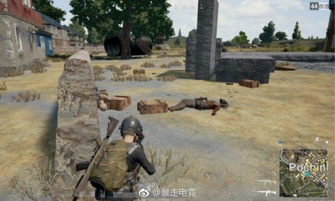 绝地求生舔包按什么键