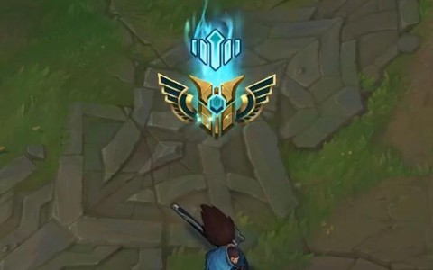 英雄联盟怎么亮英雄成就标志